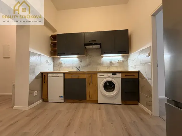 Pronájem bytu 2+1, Hradec Králové, Velké náměstí, 51 m2