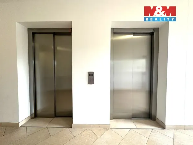 Pronájem bytu 1+kk, Praha - Hloubětín, Nademlejnská, 37 m2