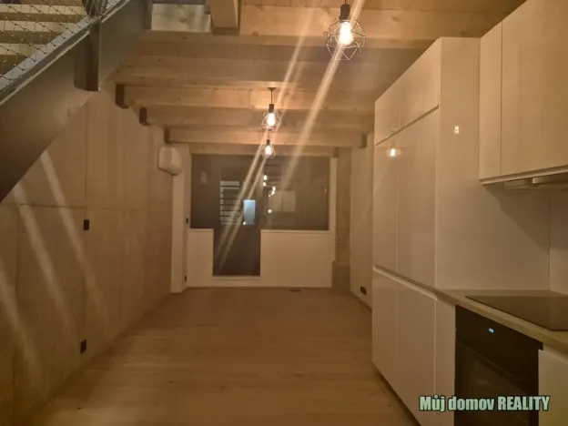 Pronájem bytu 3+kk, Praha - Vysočany, Kolbenova, 66 m2