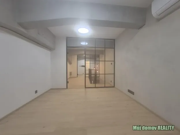 Pronájem bytu 3+kk, Praha - Vysočany, Kolbenova, 66 m2