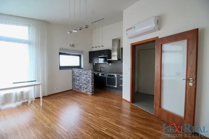 Pronájem bytu 3+kk, Praha - Liboc, Libocká, 60 m2