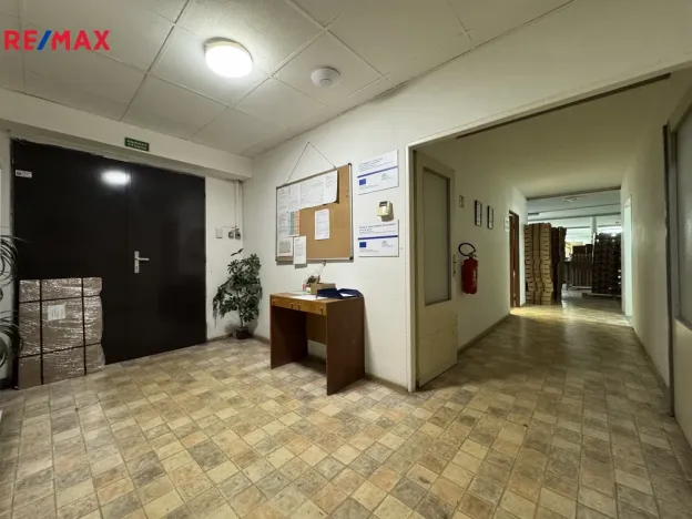 Pronájem výrobních prostor, Věžky, 2322 m2