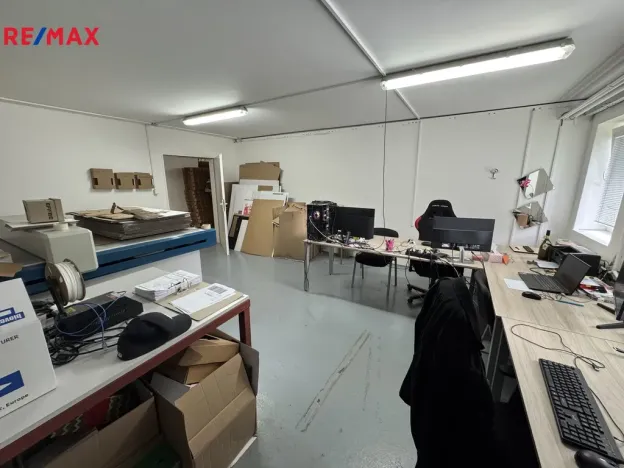 Pronájem výrobních prostor, Věžky, 2322 m2