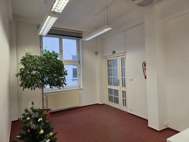 Pronájem kanceláře, Plzeň, náměstí Republiky, 60 m2