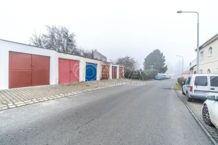 Pronájem garáže, Praha, U Řempa, 14 m2