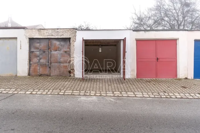 Pronájem garáže, Praha, U Řempa, 14 m2