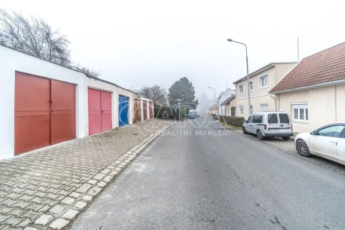 Pronájem garáže, Praha, U Řempa, 14 m2