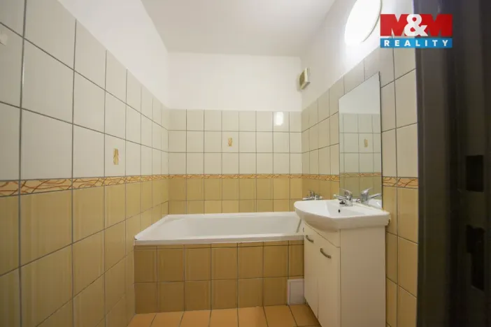 Prodej bytu 2+1, Děčín - Děčín V-Rozbělesy, Závodní, 43 m2