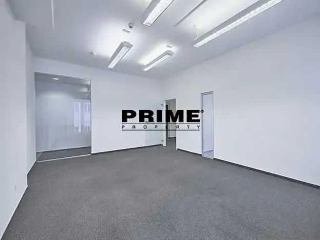 Pronájem kanceláře, Praha - Nové Město, Soukenická, 401 m2