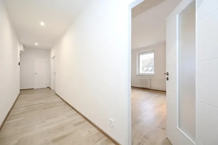 Pronájem bytu 2+kk, Praha - Smíchov, Kroftova, 58 m2