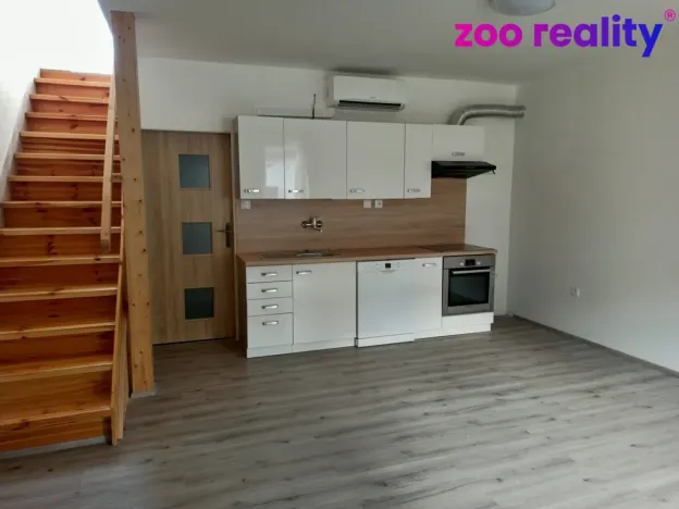 Pronájem bytu 3+kk, Křemže, Náměstí, 77 m2