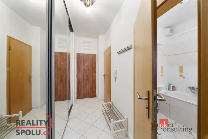 Prodej bytu 1+kk, Praha - Prosek, Prosecká, 54 m2