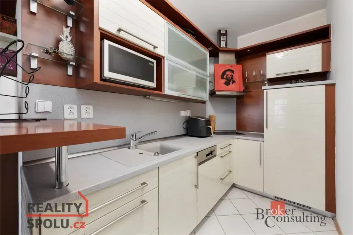 Prodej bytu 1+kk, Praha - Prosek, Prosecká, 54 m2