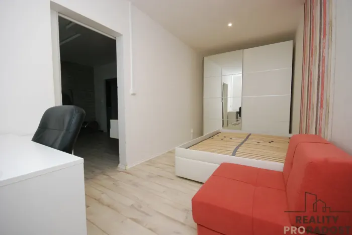 Pronájem bytu 2+kk, Břeclav, Na Valtické, 46 m2