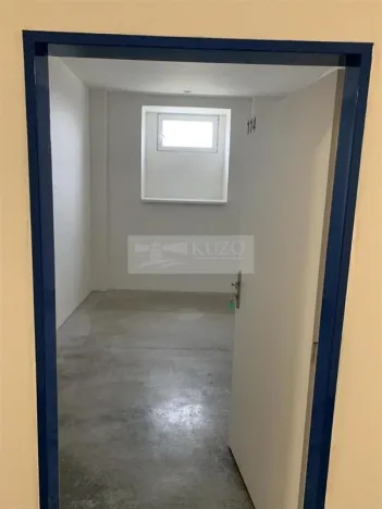 Pronájem skladu, Dobříč, 11 m2