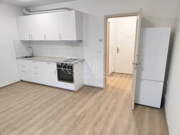 Pronájem bytu 1+kk, Praha - Záběhlice, Klapálkova, 32 m2