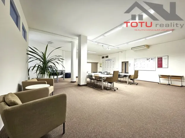 Pronájem obchodního prostoru, Chrudim, Palackého třída, 155 m2