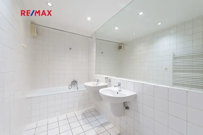 Pronájem bytu 3+1, Praha - Holešovice, Umělecká, 93 m2