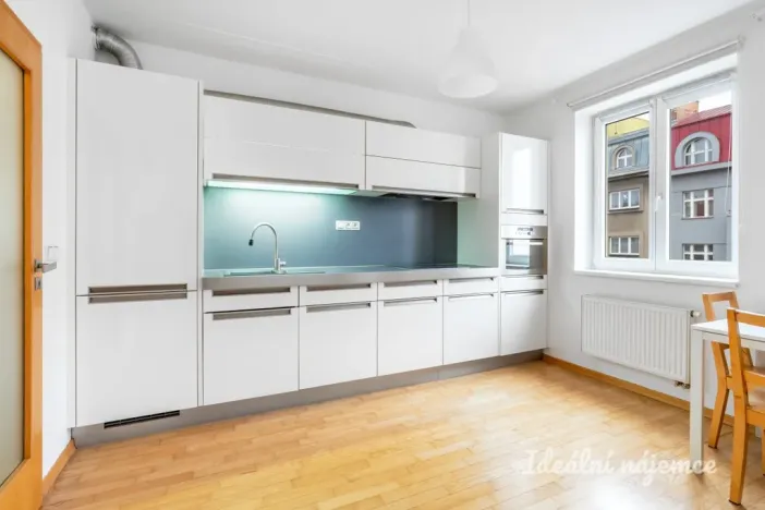 Pronájem bytu 1+kk, Praha - Vinohrady, Lucemburská, 40 m2