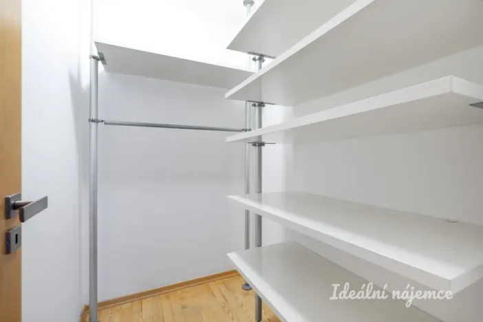 Pronájem bytu 1+kk, Praha - Vinohrady, Lucemburská, 40 m2