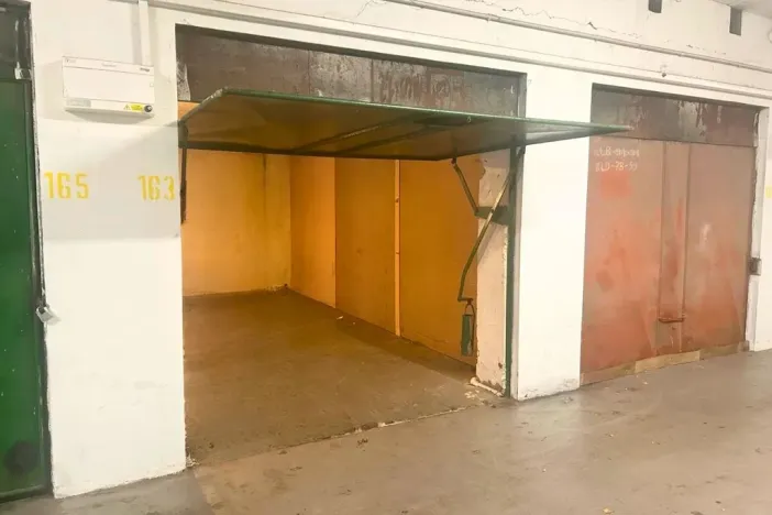 Pronájem garážového stání, Kladno - Kročehlavy, Americká, 17 m2