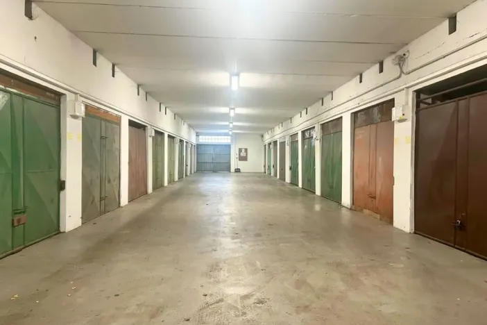 Pronájem garážového stání, Kladno - Kročehlavy, Americká, 17 m2