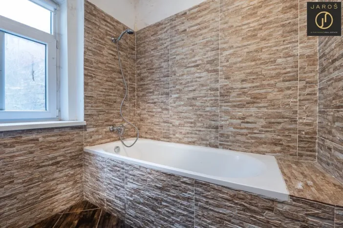 Prodej ubytování, Jáchymov, náměstí Republiky, 249 m2