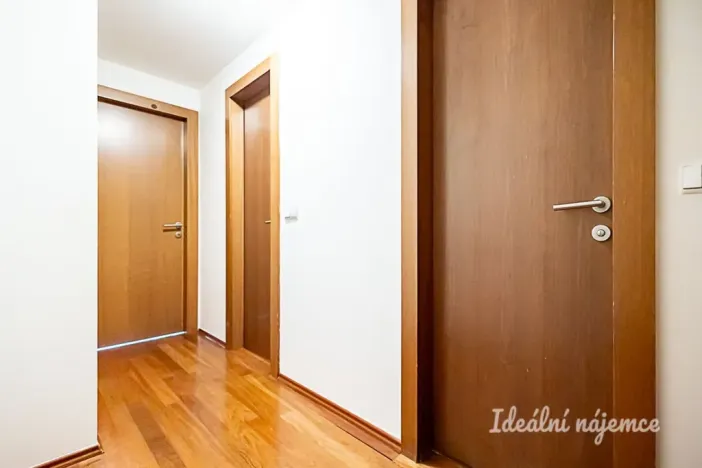 Pronájem bytu 2+kk, Praha, Podnádražní, 55 m2