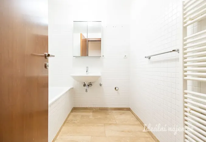 Pronájem bytu 2+kk, Praha, Podnádražní, 55 m2