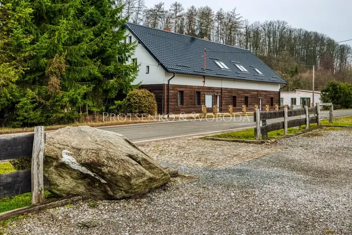 Prodej apartmánu, Prosečné, 349 m2