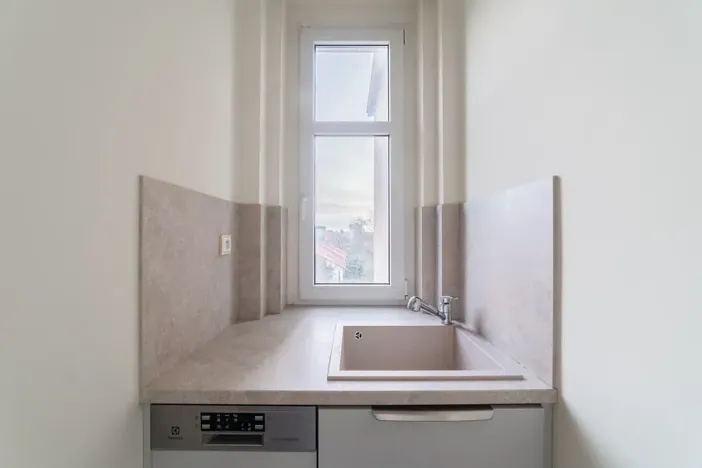 Pronájem bytu 1+kk, Praha - Strašnice, Černokostelecká, 36 m2