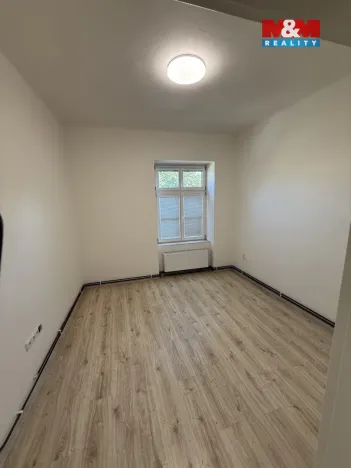 Pronájem bytu 2+1, Krnov - Pod Cvilínem, Čsl. armády, 50 m2