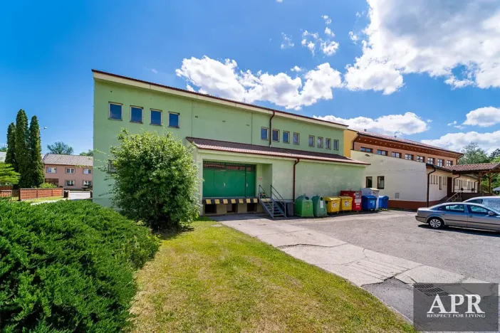 Pronájem obchodního prostoru, Šumice, 270 m2