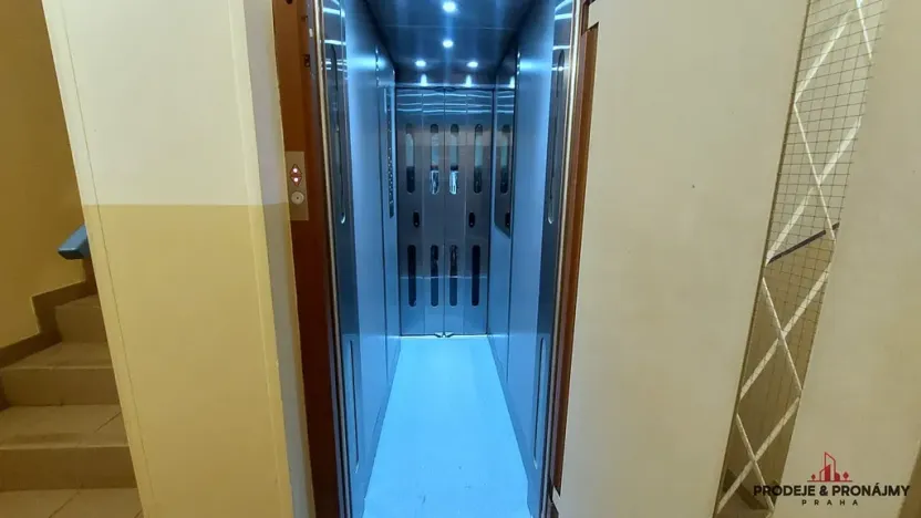 Prodej bytu 1+kk, Praha - Letňany, Místecká, 25 m2