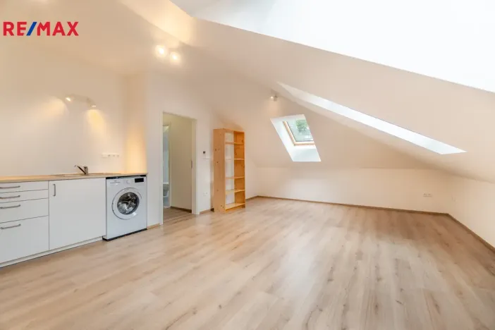 Pronájem bytu 1+kk, Roztoky, Lidická, 33 m2