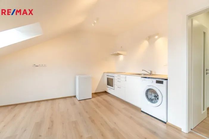 Pronájem bytu 1+kk, Roztoky, Lidická, 33 m2