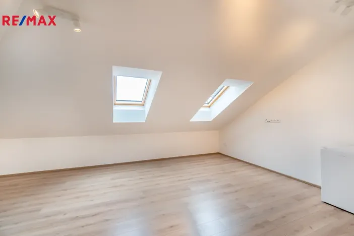 Pronájem bytu 1+kk, Roztoky, Lidická, 33 m2
