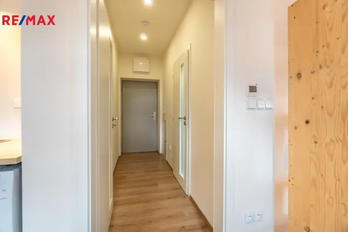 Pronájem bytu 1+kk, Roztoky, Lidická, 33 m2