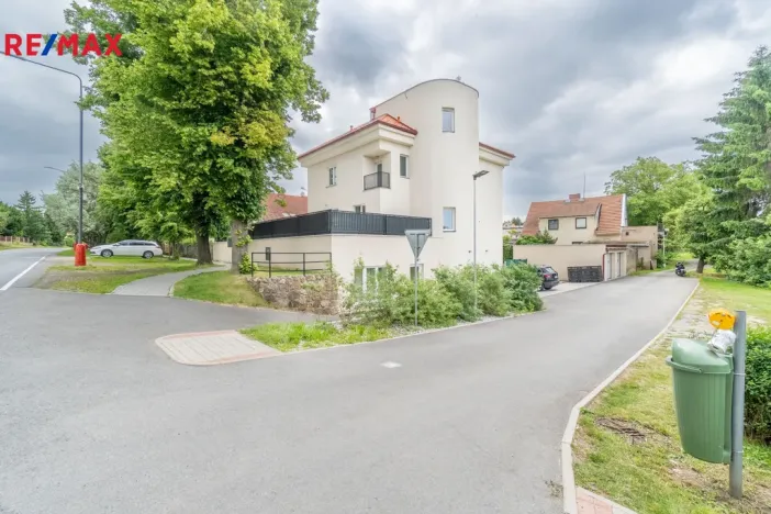 Pronájem bytu 1+kk, Roztoky, Lidická, 33 m2