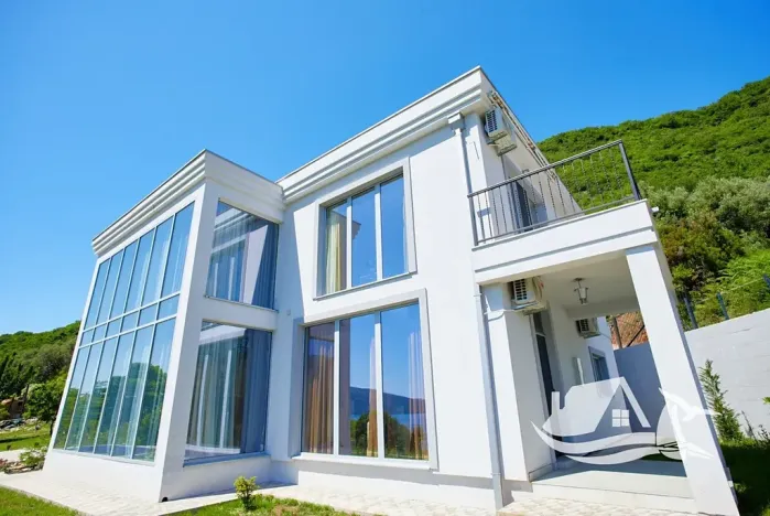 Prodej vily, Kumbor, Černá Hora, 320 m2