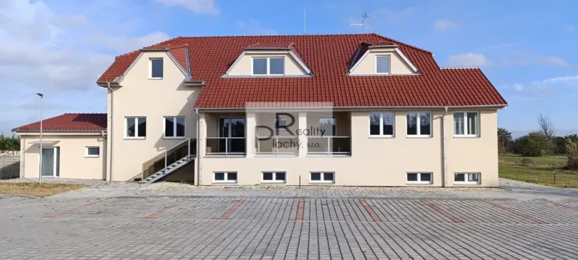 Prodej atypického bytu, Hevlín, 338 m2