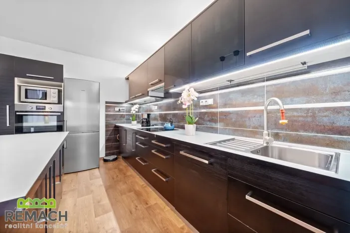 Prodej rodinného domu, Ostrožská Nová Ves, V uličce, 244 m2