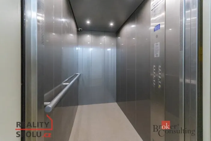 Prodej bytu 2+kk, Praha, Vodnická, 51 m2