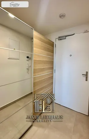 Pronájem bytu 1+kk, Praha - Hloubětín, 32 m2