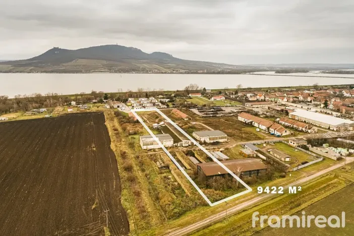 Prodej komerčního pozemku, Strachotín, 9422 m2