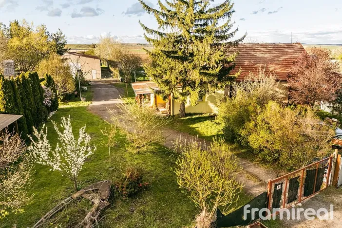 Prodej komerčního pozemku, Strachotín, 2851 m2