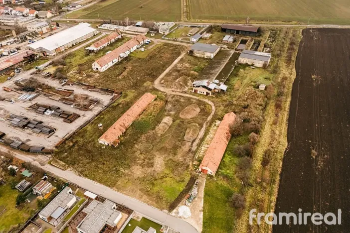 Prodej komerčního pozemku, Strachotín, 2465 m2