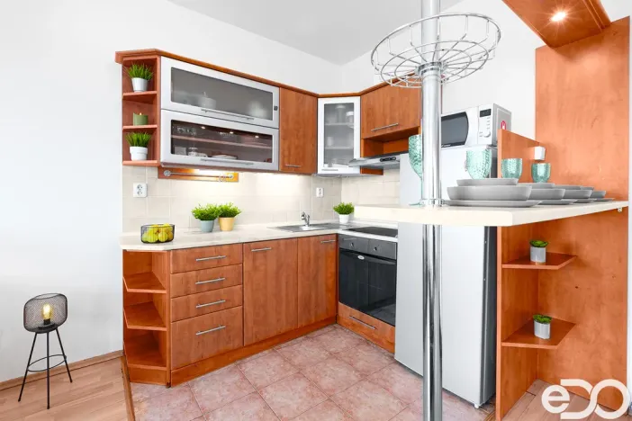 Prodej bytu 2+kk, Praha, Místecká, 49 m2