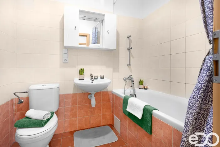 Prodej bytu 2+kk, Praha, Místecká, 49 m2