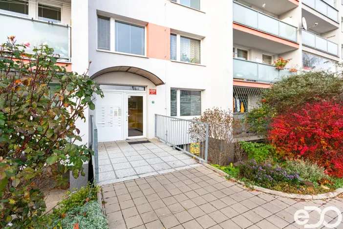 Prodej bytu 2+kk, Praha, Místecká, 49 m2